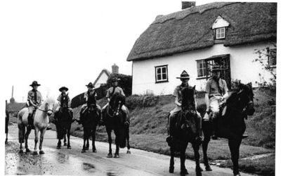 Mounted scouts in Bartlow road